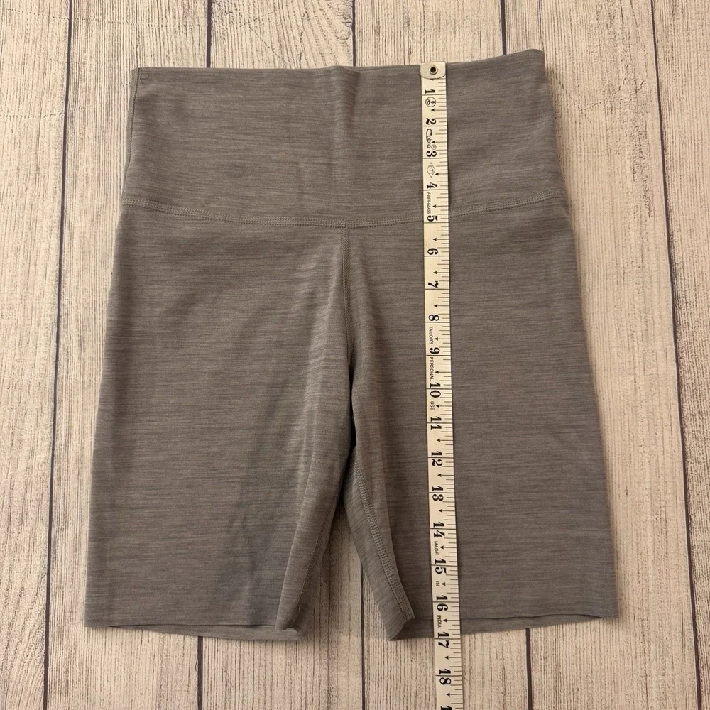 Nike Dri Fit Yoga Gray Shorts Size Medium Gray Women's Biker Workout Activewear